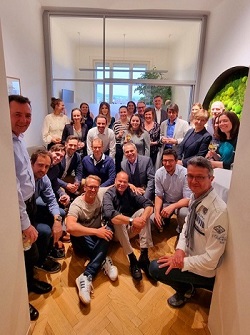 Gruppenfoto Gruppenfoto ReNEUvierungsfeier der fair-finance Vorsorgekasse